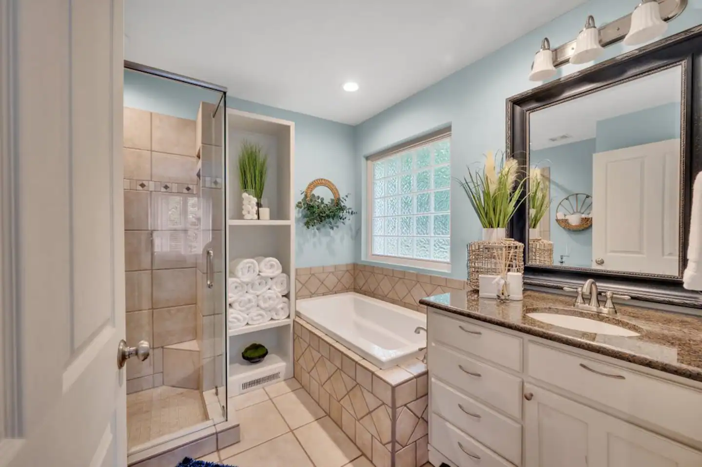 Master en suite bath with tub & tiled shower