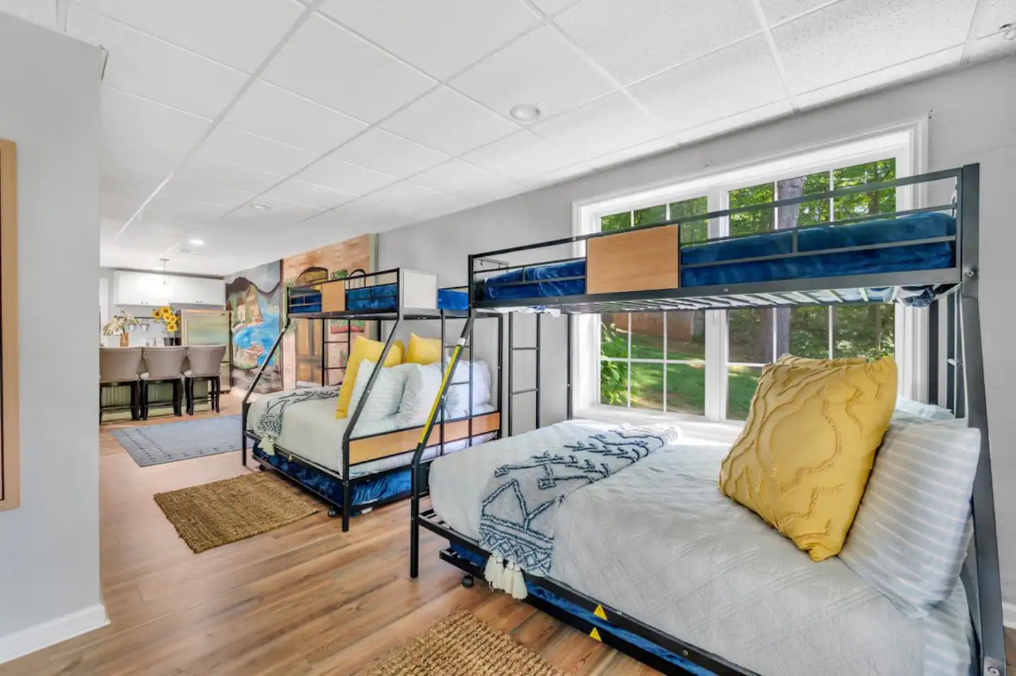 2 addt'l bunks, twin/full/twin trundles. (2 full mattress, 4 twins) in common space, lower level suitable for Kids.