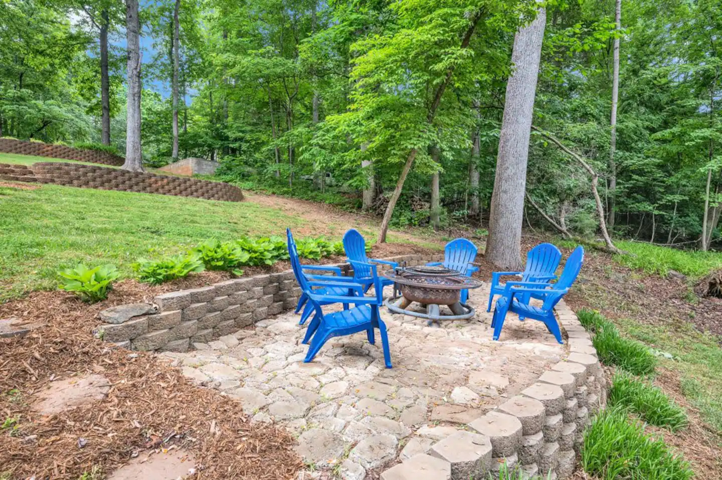 Fire pit with outdoor seating. Guest is responsible for firewood.